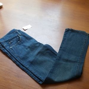 The children place pants